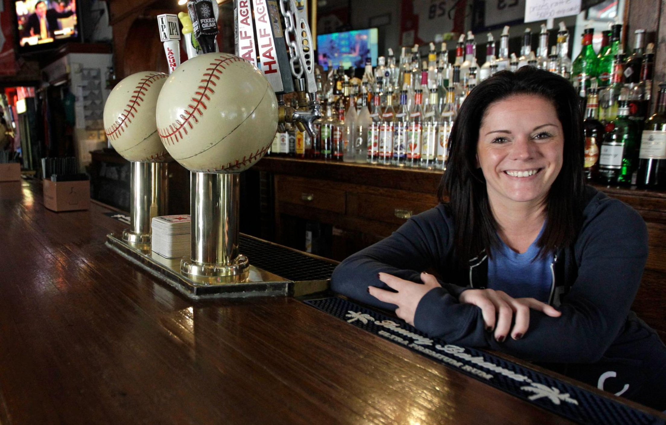 ‘north-side-bar-crawl-interior