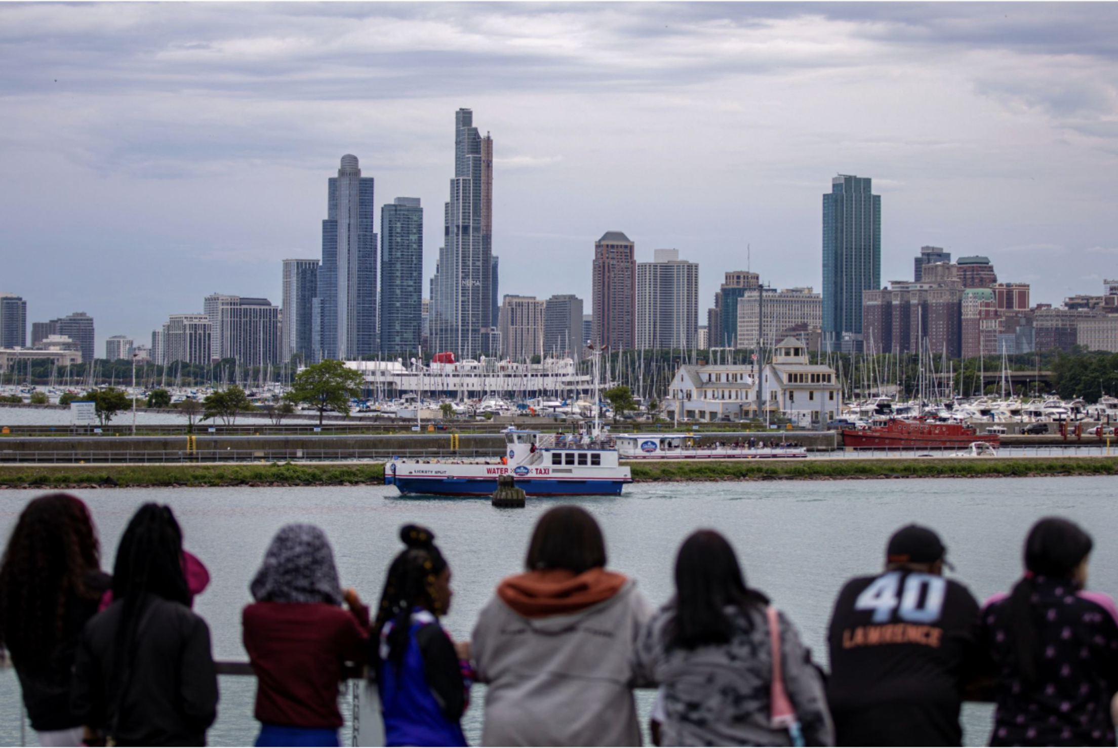 chicago-skyline-water-taxi-view