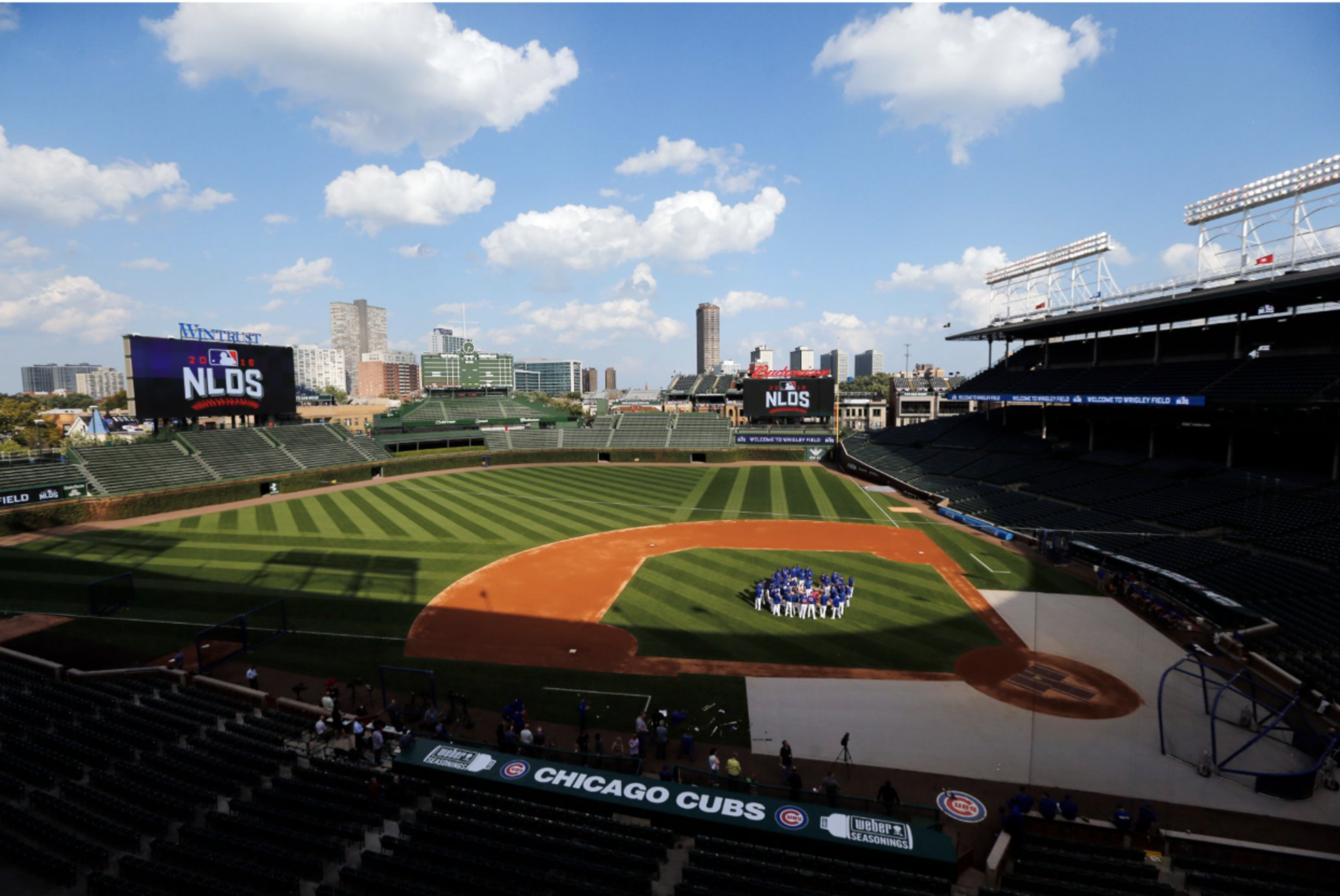 wrigley-field-interior