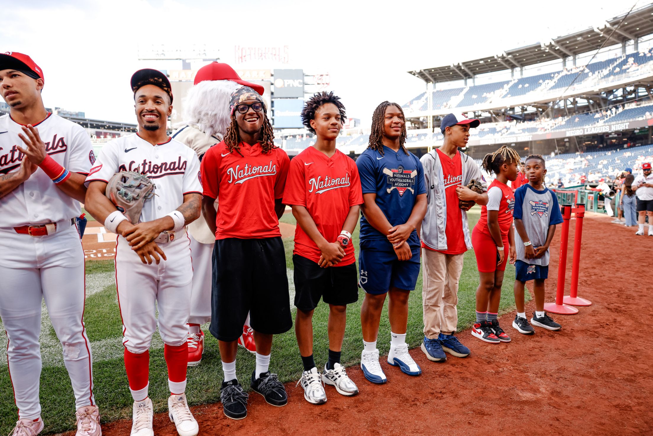 Nasim Nuñez welcomes young players to Nationals Park on Negro Leagues Night.
