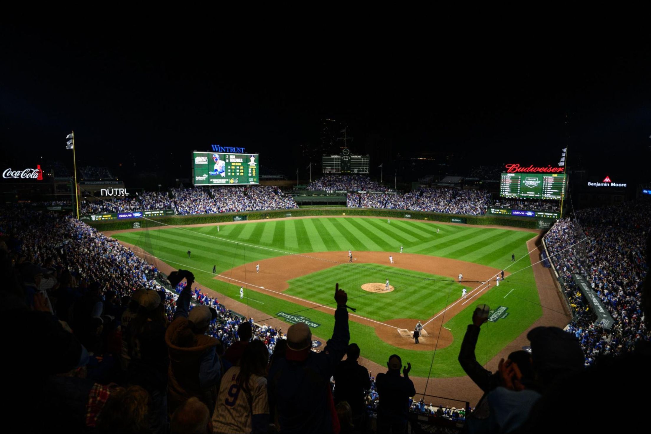 wrigley-field-first-night-game-1988