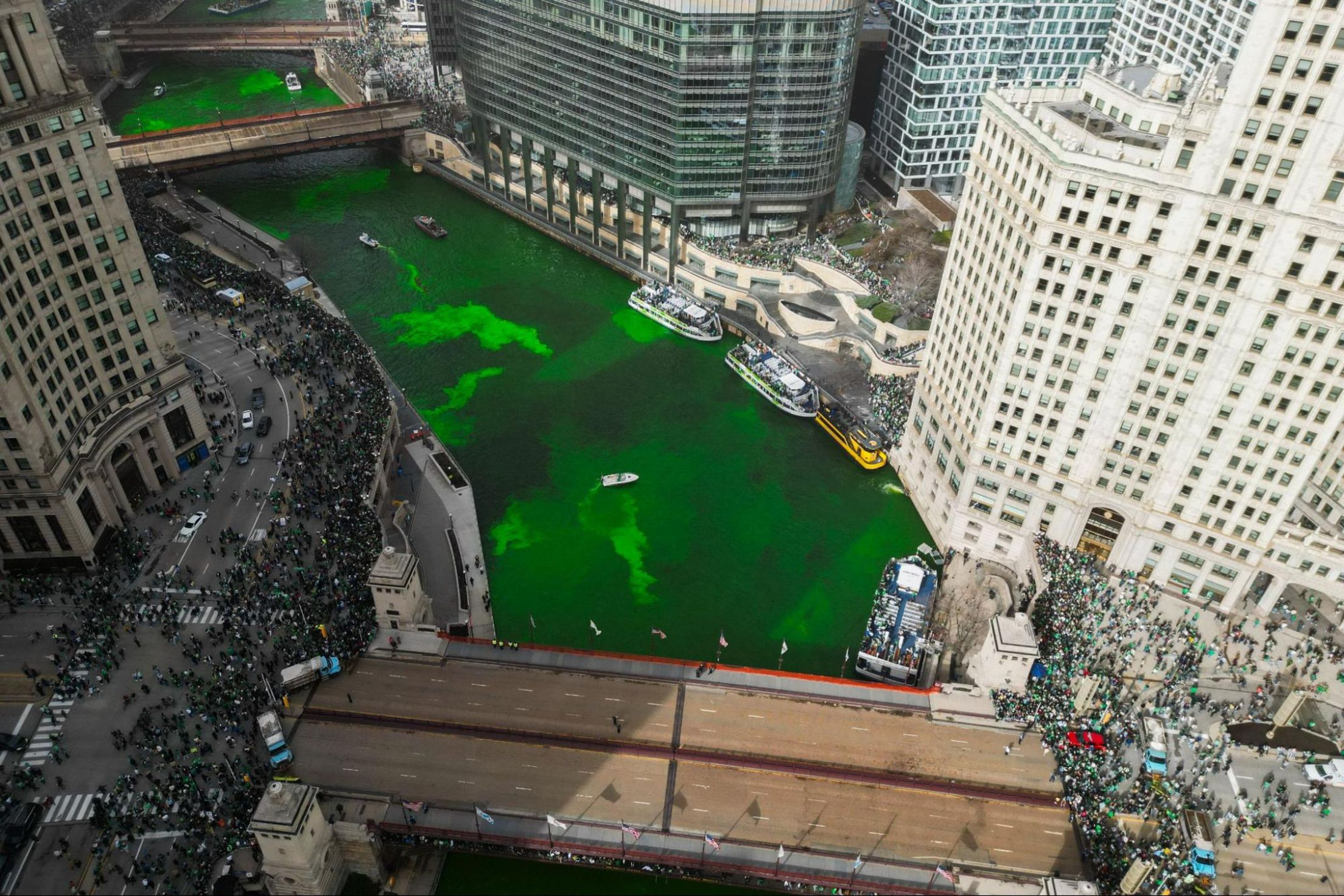 chicago-river-green-dye-downtown