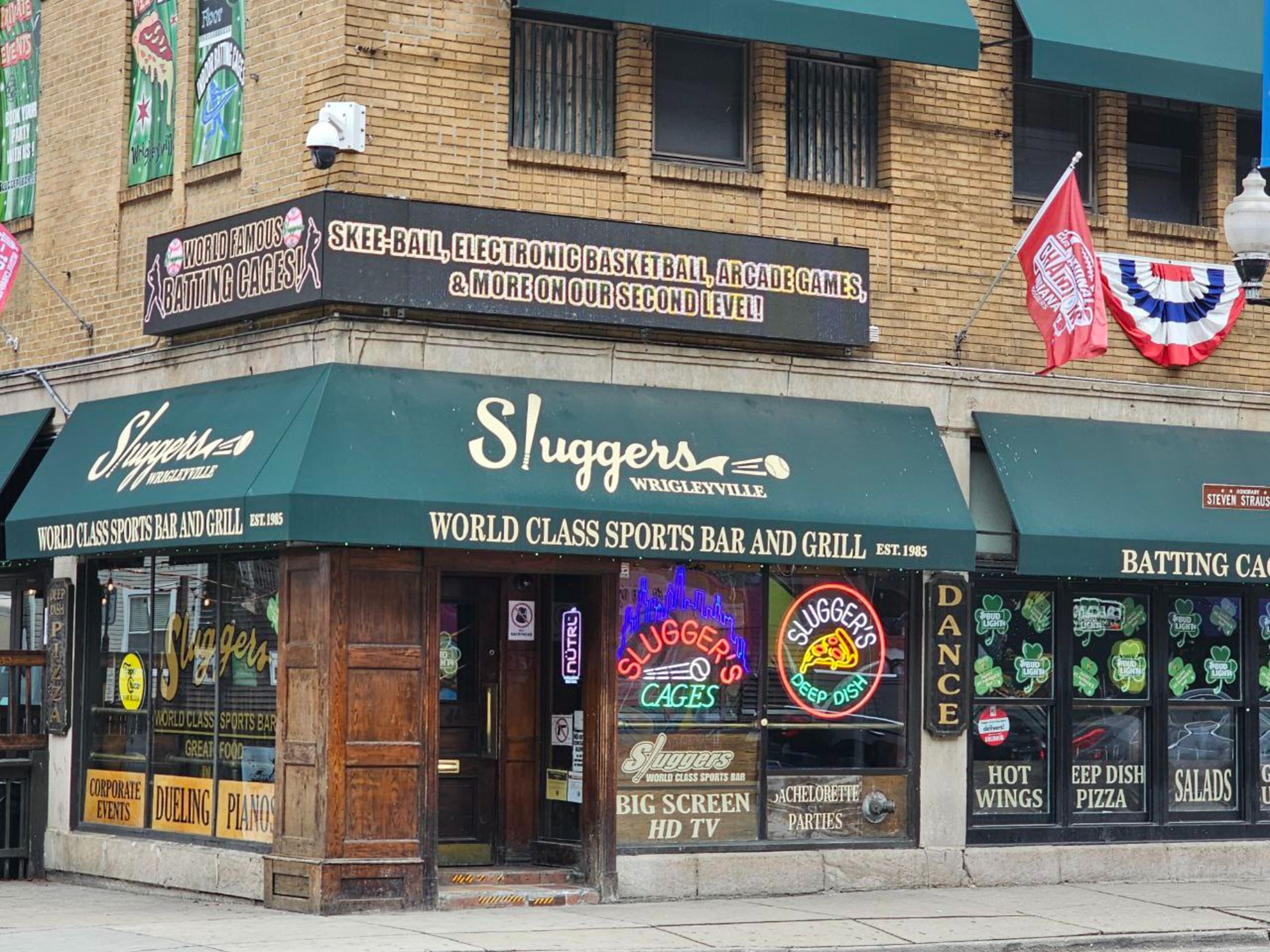 sluggers-world-class-sports-bar