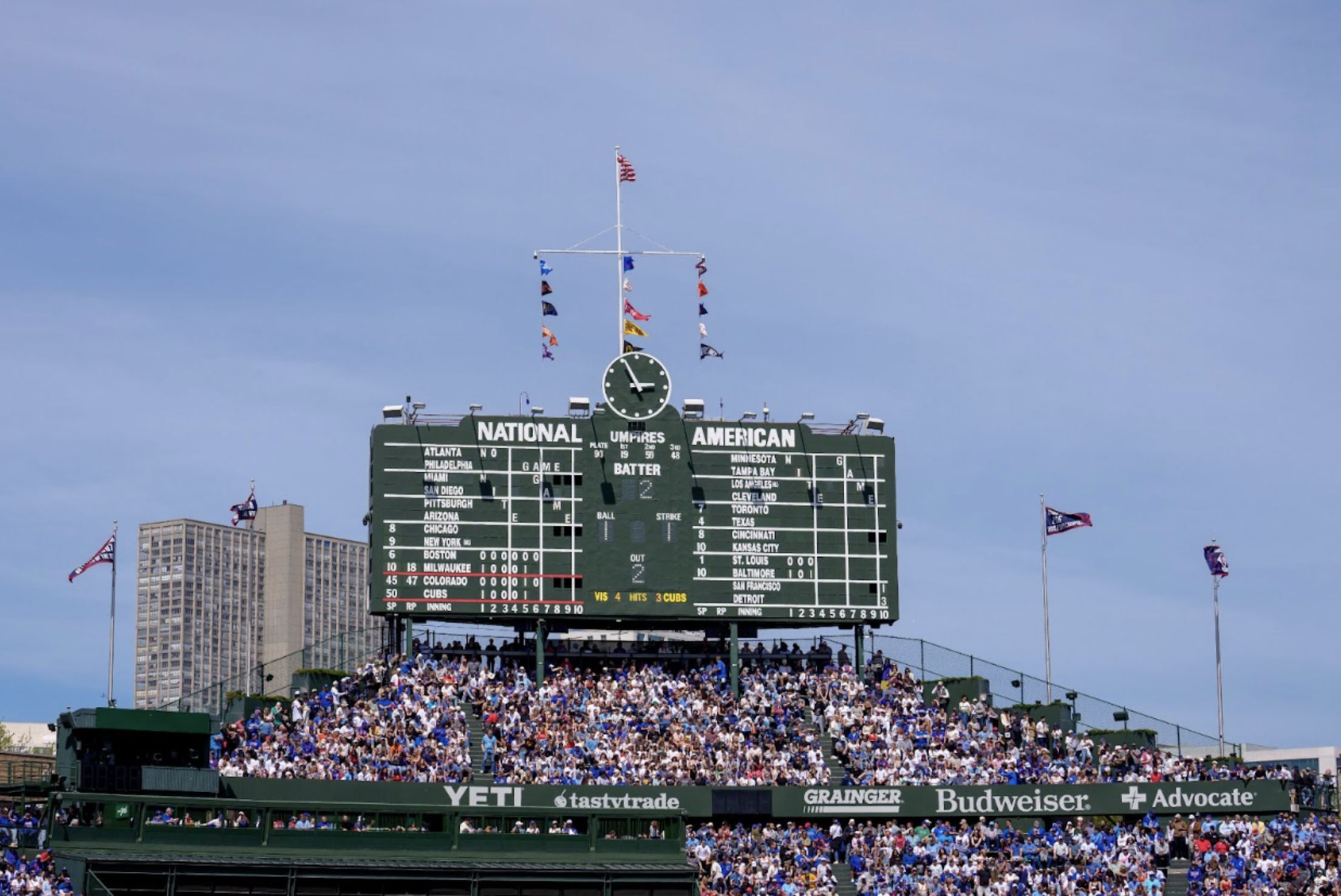 wrigley-field-manual-scoreboard