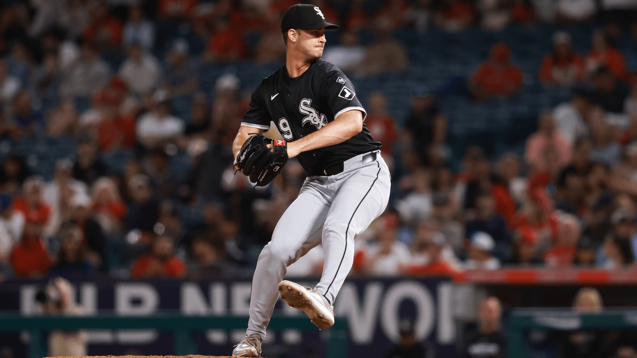 Jordan Leasure throws a pitch against the Los Angeles Angels at Angel Stadium in 2025.