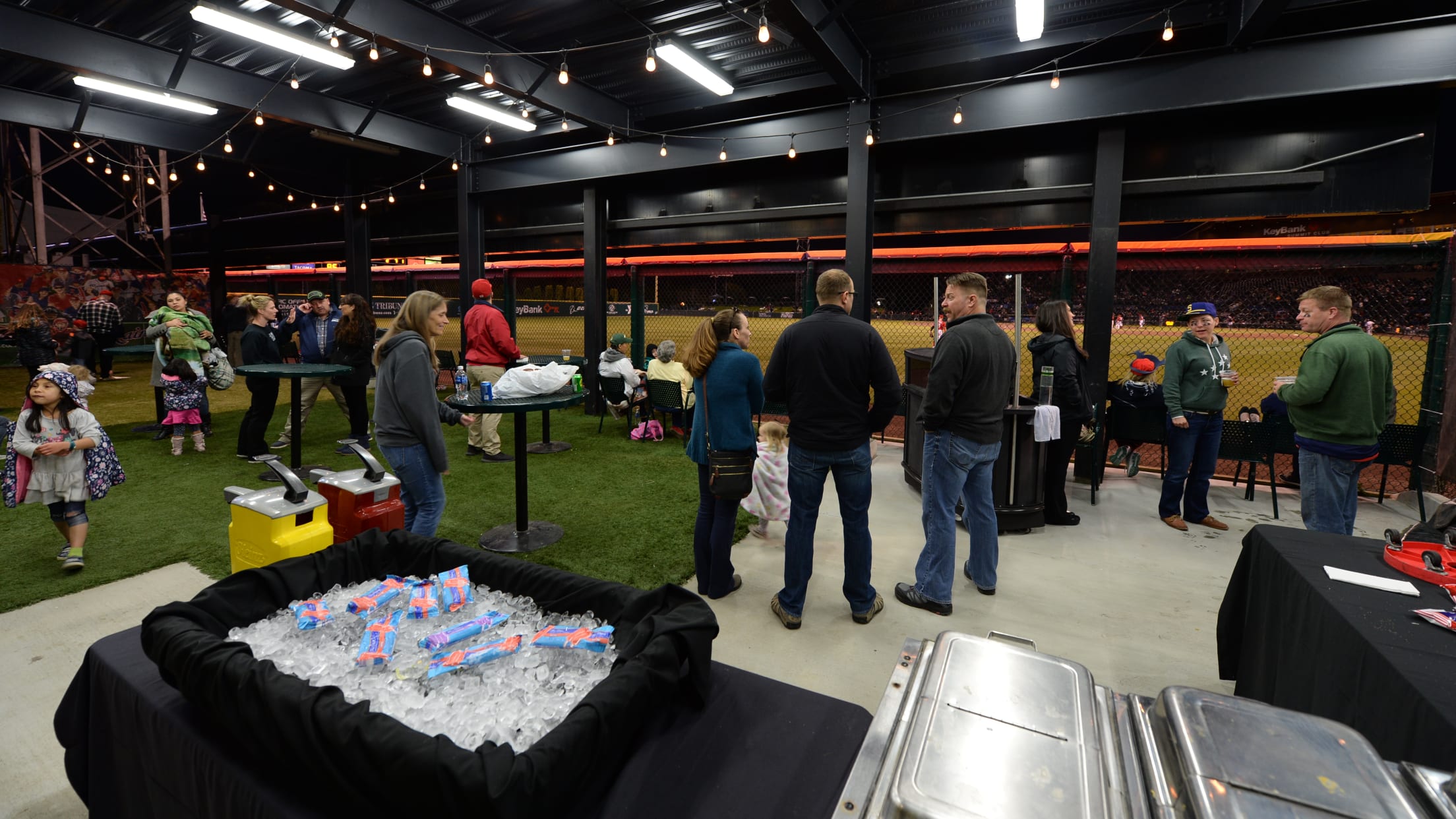 Party Decks Rainiers