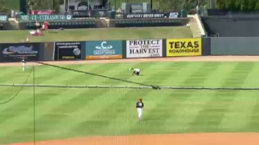 Williams with a spectacular diving catch for Bats