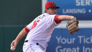 Lugnuts win 80th game in 10-2 rout