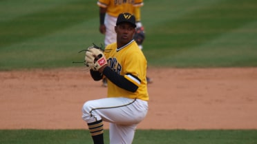 West Virginia capitalizes on late miscues in 3-2 win
