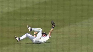 Gibson makes diving catch for Whitecaps