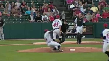 Indians' Bell makes a sliding grab