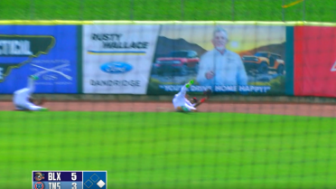 Canario's wild sliding catch for Tennessee