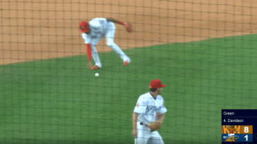 Amarillo's Forbes makes barehanded play