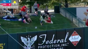 Young fan makes sweet catch on Nogowski's home run