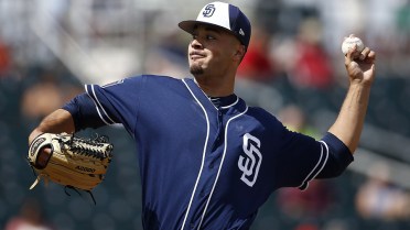 Padres call up Lucchesi for start