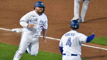 Kirk powers Jays with perfect night at plate