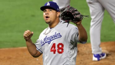 Graterol, Gonzalez lead way in Dodgers' shutout