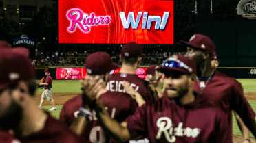 Riders rally to sink Hooks 5-4, stay in playoff chase