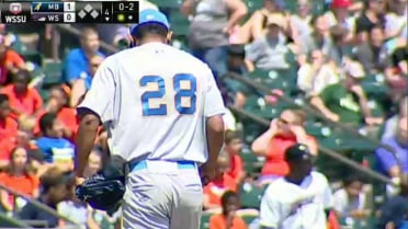 Pelicans' Alzolay gets Collins looking