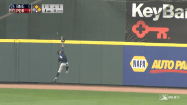 Mangum makes leaping catch for Rumble Ponies