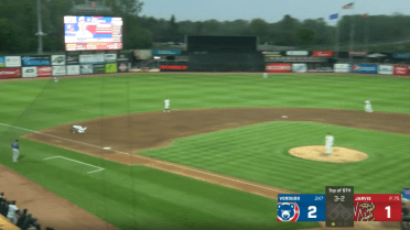 Wisconsin's Warren makes diving stop