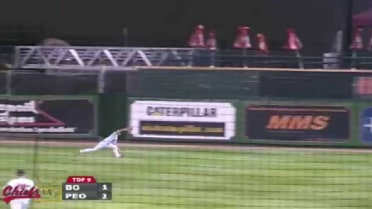 Toerner makes diving catch for Peoria