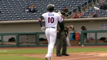 D-backs' Ellis hits two-run shot for Reno