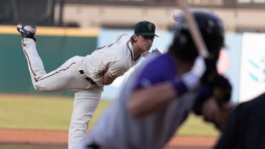 Hoppers lose pitchers' duel in 10 innings
