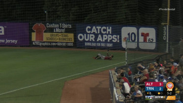 Altoona's Madris lays out for catch