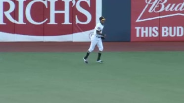 West Virginia's Santos makes great catch at the wall