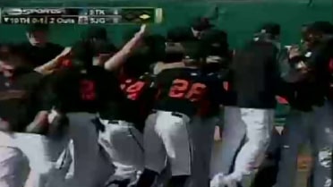 Brusa hits a walk-off homer for the Giants