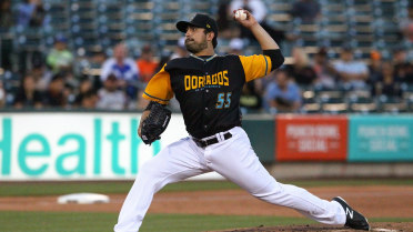 Dorados down Dodgers with late-inning rally