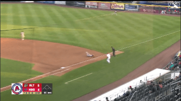 Shackelford makes diving snag for Curve