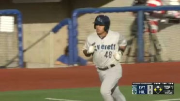Everett's Banuelos slugs first professional homer