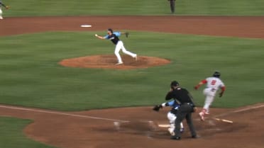 Connor Overton's bare-handed play