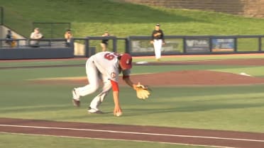 Vargas makes the play for Scrappers