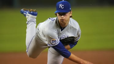 Singer pitches another gem for Royals