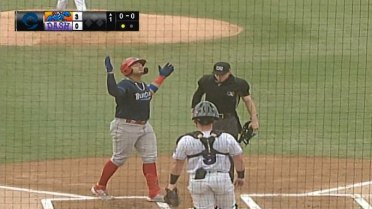 Jhailyn Ortiz launches two homers