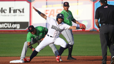 De Los Santos strong in 5-1 win over Stripers