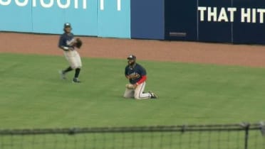 Harris makes great snag in right for M-Braves