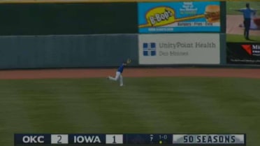 Iowa's Hannemann makes lunging grab in center