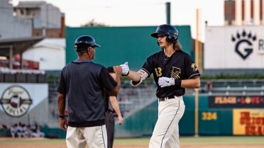 Veen, Grizzlies race closer to a playoff berth with 3-2 win over Ports 