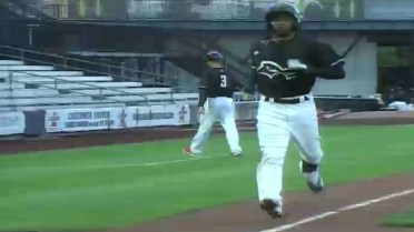 Quad Cities' Duarte extends the lead with a homer