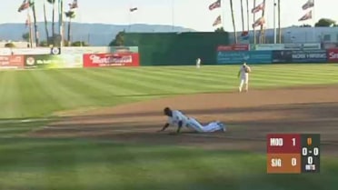 Giant's Polonius makes diving stop