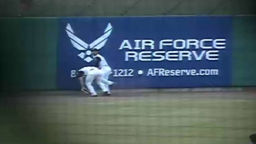 Travelers' Amaral makes slick catch in center