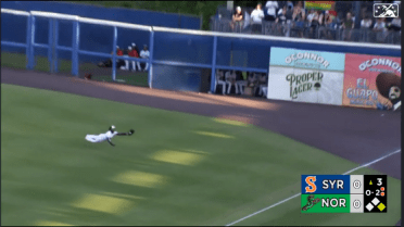 Long makes diving play for Tides
