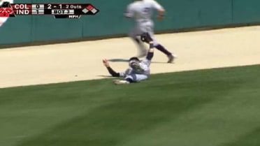 Robertson makes diving catch for Clippers