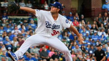 Dodgers' Kershaw shows no ring rust