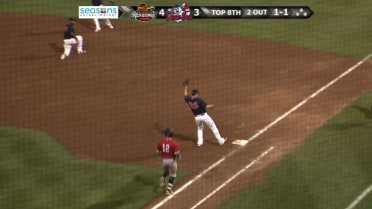 Brandon Phillips makes an awesome play at 2nd