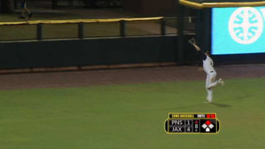 Christian Yelich steals hit a with leaping grab